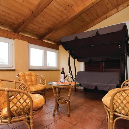 6 Bedroom Lovely In