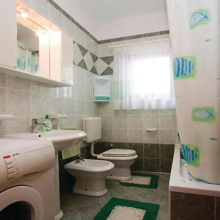 Dom wakacyjny 6 Bedroom Lovely In *
