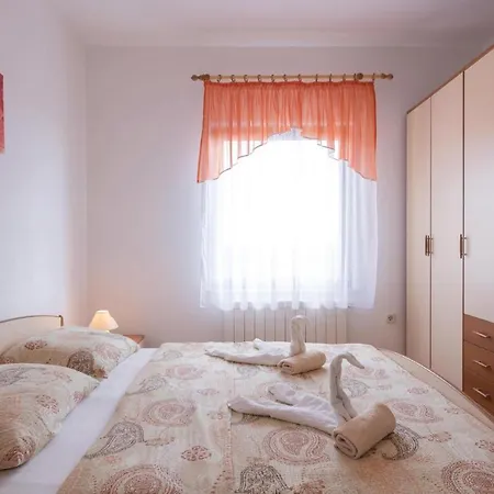 6 Bedroom Lovely In Dom wakacyjny Barban