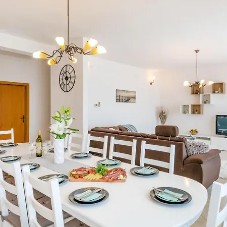 6 Bedroom Lovely In Dom wakacyjny