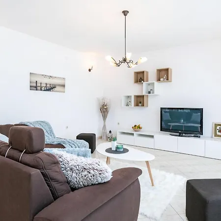 6 Bedroom Lovely In * Barban