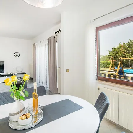 6 Bedroom Lovely In Dom wakacyjny