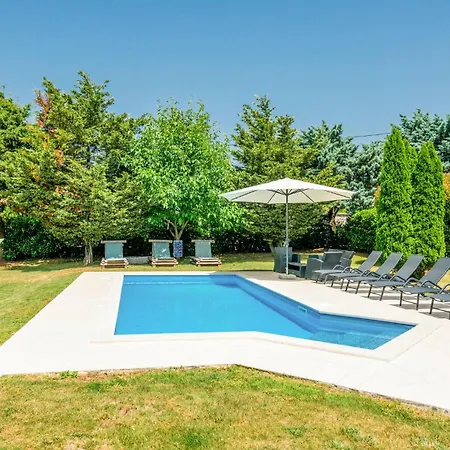 6 Bedroom Lovely In Dom wakacyjny *